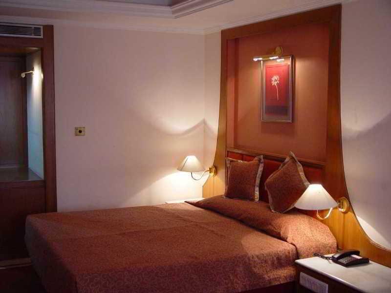 Hotel Maurya Bangalore Exterior photo