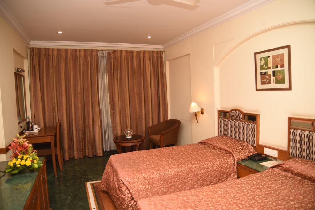 Hotel Maurya Bangalore Exterior photo