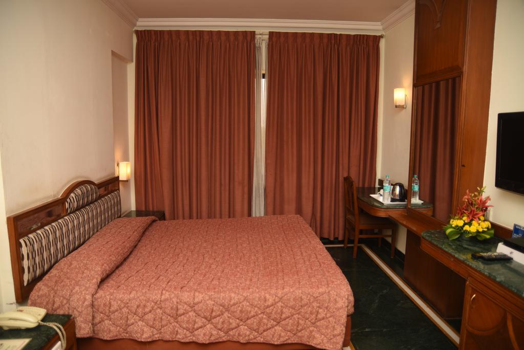 Hotel Maurya Bangalore Exterior photo