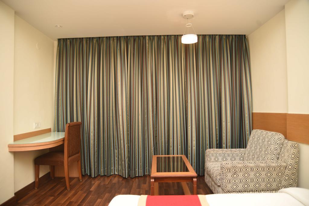 Hotel Maurya Bangalore Exterior photo