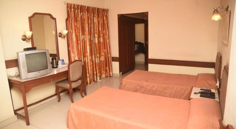 Hotel Maurya Bangalore Exterior photo