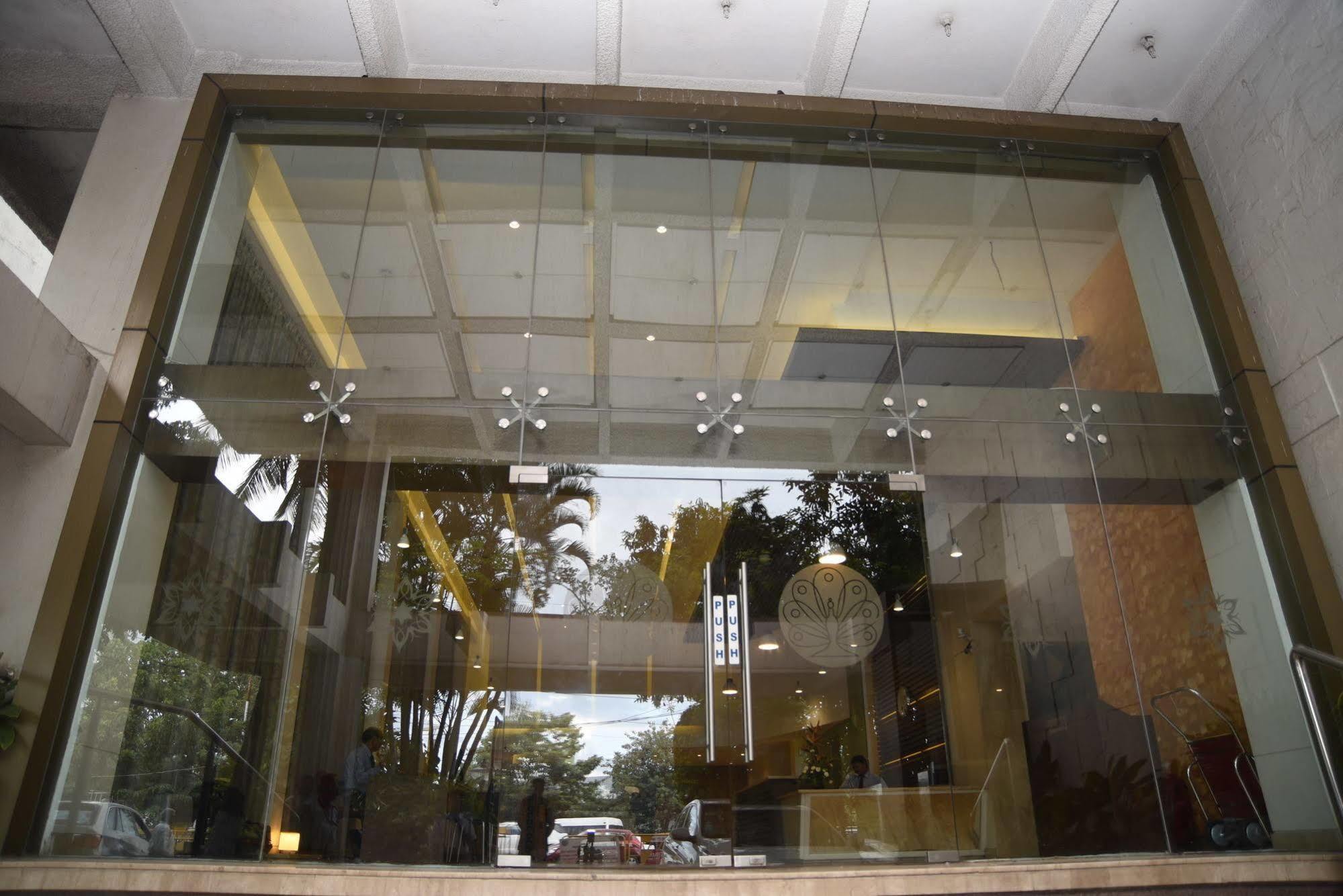 Hotel Maurya Bangalore Exterior photo