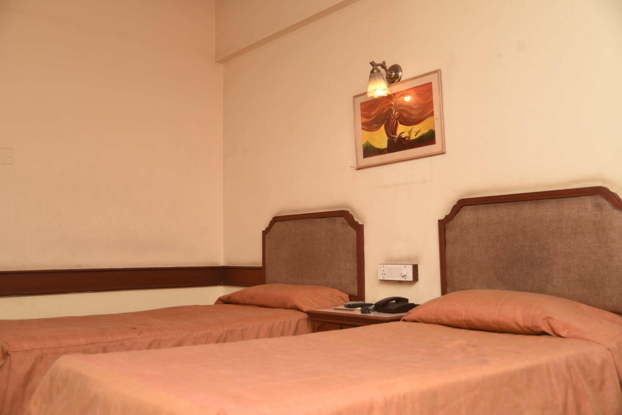 Hotel Maurya Bangalore Exterior photo