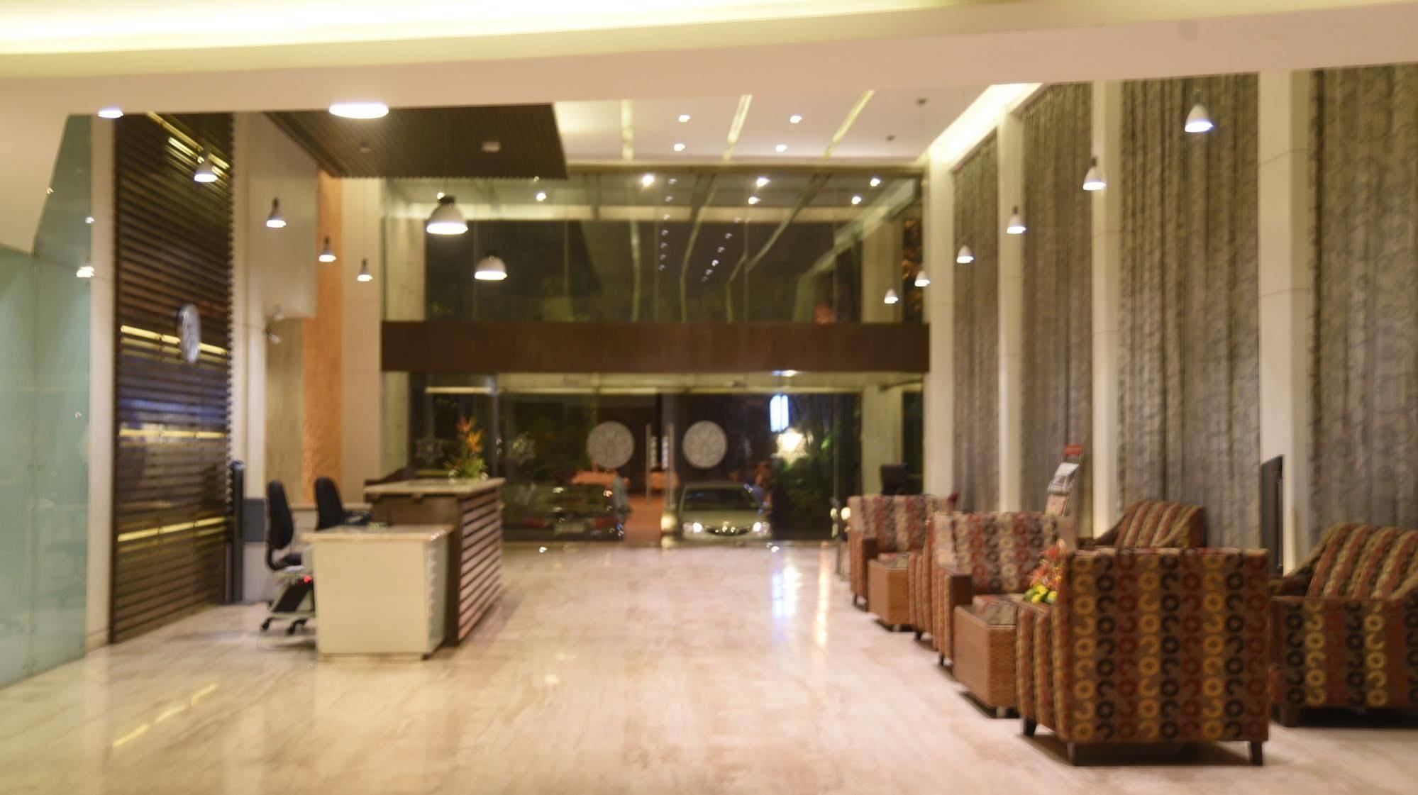 Hotel Maurya Bangalore Exterior photo