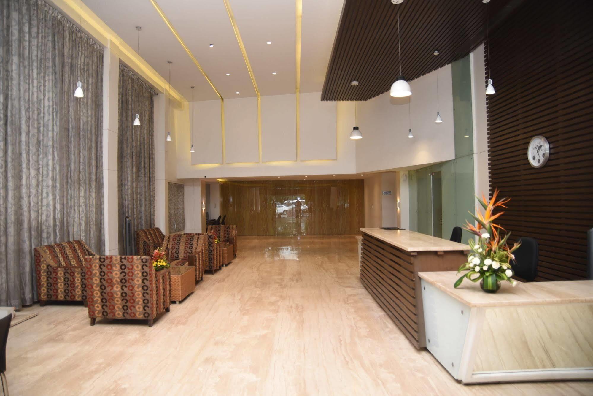 Hotel Maurya Bangalore Exterior photo