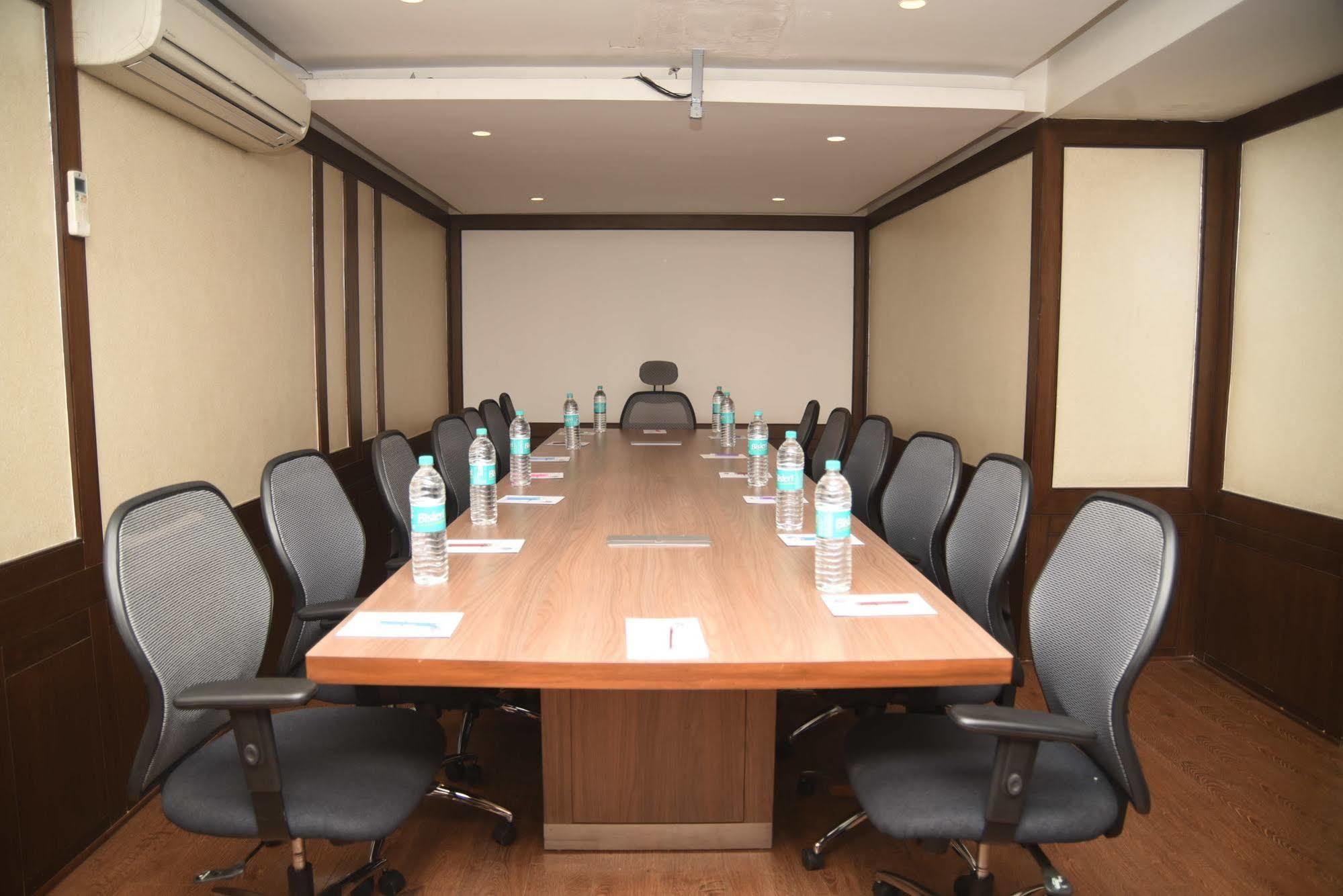 Hotel Maurya Bangalore Exterior photo